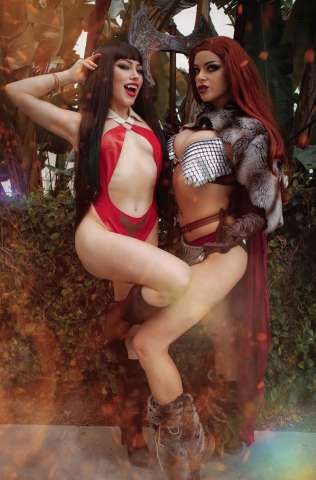Vampirella vs. Red Sonja #1 (25 Copy Cosplay Virgin Cover)