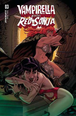 Vampirella vs. Red Sonja #3 (Quinones Cover)
