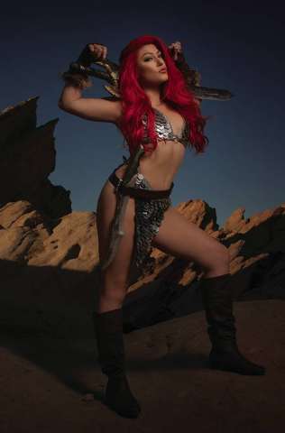 Red Sonja: The Superpowers #4 (35 Copy Cosplay Virgin Cover)