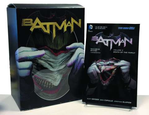 Batman: Death of the Family (Book & Joker Mask Set)