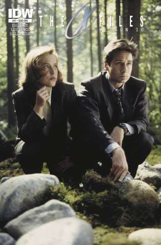 The X-Files, Season 10 #17 (Subscription Cover)